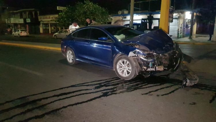 Cinco heridos en aparatoso choque en crucero 16 y Veracruz