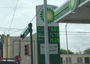 En Nuevo Laredo: dólar alto, gasolina se abarató