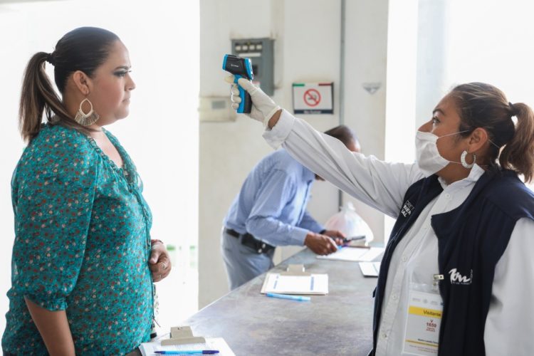 Fortalecen filtros sanitarios en puentes de acceso a Nuevo Laredo