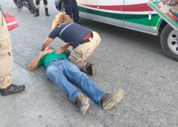 Bicicleta arrolla a empleado de Refaccionaria Ruiz