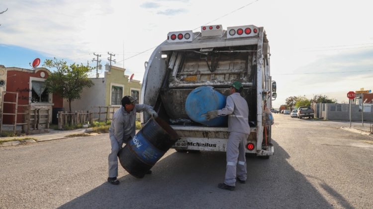 Toman medidas preventivas en recogido de basura por Covid-19