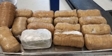 Incautan en coches cargas de heroína, metanfetamina y marihuana