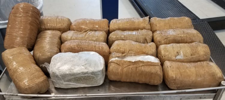 Incautan en coches cargas de heroína, metanfetamina y marihuana