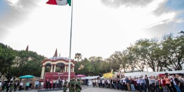Participan servidores públicos en ceremonia de honores 