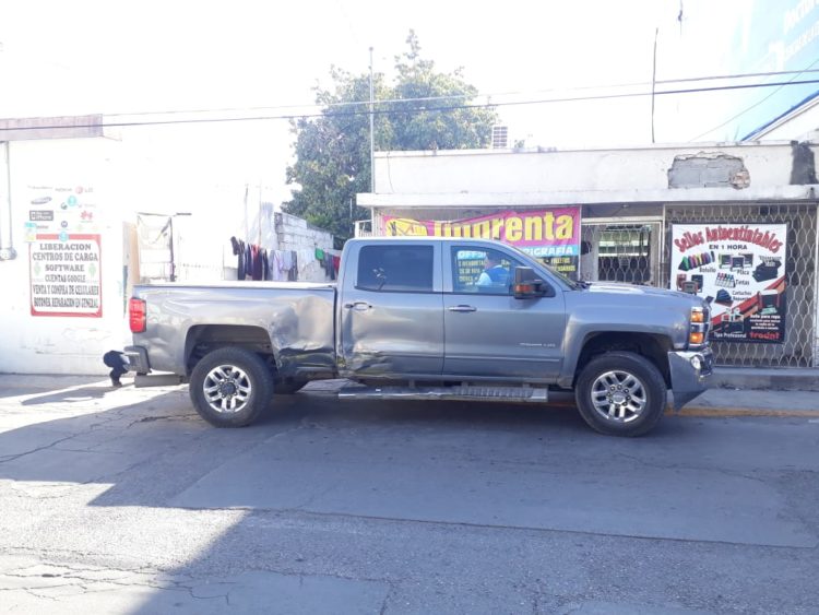 Gringo causa aparatoso choque