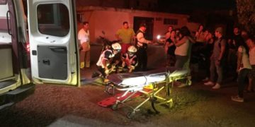 Jovencitos se lesionan al caer de motocicleta
