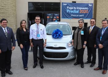 Gana otra mujer auto de segunda rifa del Impuesto Predial