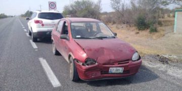 Empleado causa choque carretero y se lesiona