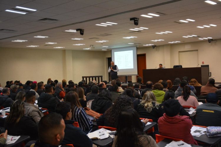 Capacitan a policías investigadores