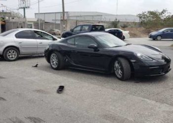 Provoca choque con daños por 250 mil