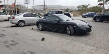 Provoca choque con daños por 250 mil