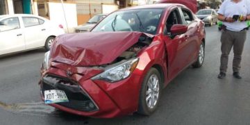 Tres lesionados deja carambola vehicular