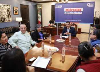 Enrique Rivas atiende a 26 personas de 6 colonias en Miércoles Ciudadano