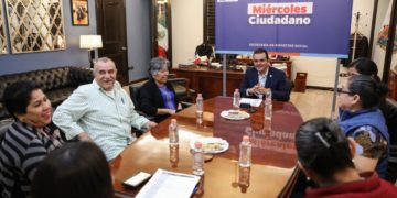 Enrique Rivas atiende a 26 personas de 6 colonias en Miércoles Ciudadano