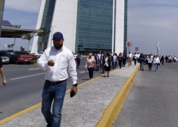Desalojan Torre Bicentenario por falsa alarma