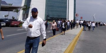 Desalojan Torre Bicentenario por falsa alarma