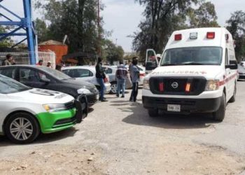 Camioneta le prensa pierna a estudiante