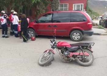 Se lesiona familia al chocar moto que tripulaban