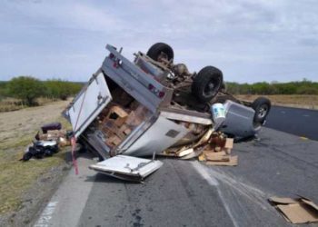 Vuelca camioneta de mariscos en ruta Victoria-Tampico