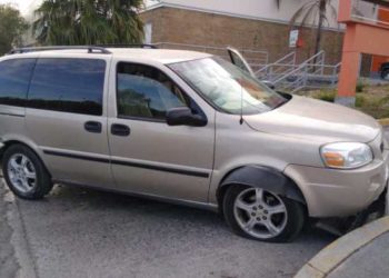 Choque de autos frente a La Mega