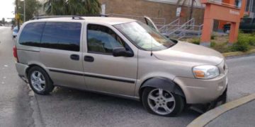 Choque de autos frente a La Mega