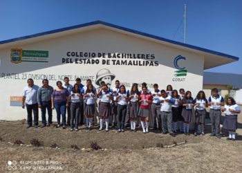 Alumnos del Cobat 23 Mante  reciben por primera vez la beca “Benito Juárez”