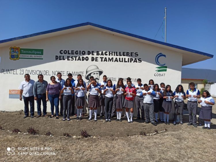 Alumnos del Cobat 23 Mante reciben por primera vez la beca “Benito Juárez”