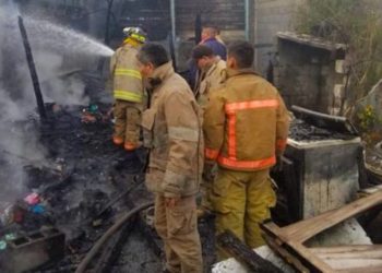 Corto circuito causa incendio en vivienda