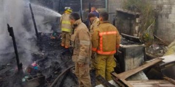 Corto circuito causa incendio en vivienda
