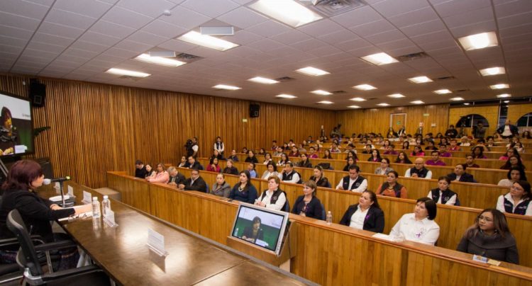 Imparte UAT conferencia por el Día Internacional de la Mujer