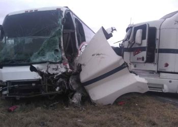 Choque de autobús de turismo deja 10 heridos en Hidalgo