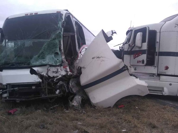 Choque de autobús de turismo deja 10 heridos en Hidalgo