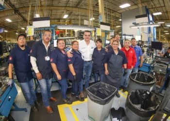 Acerca Rivas servicios a empleados de empresa Caterpillar 3