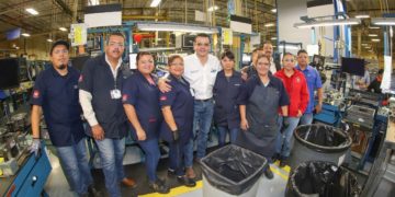 Acerca Rivas servicios a empleados de empresa Caterpillar 3