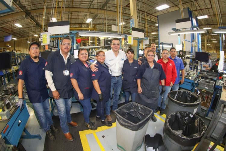 Acerca Rivas servicios a empleados de empresa Caterpillar 3