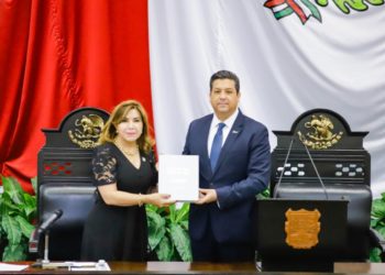 Entrega Cabeza de Vaca por escrito 4to Informe al Congreso de Tamaulipas