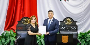 Entrega Cabeza de Vaca por escrito 4to Informe al Congreso de Tamaulipas