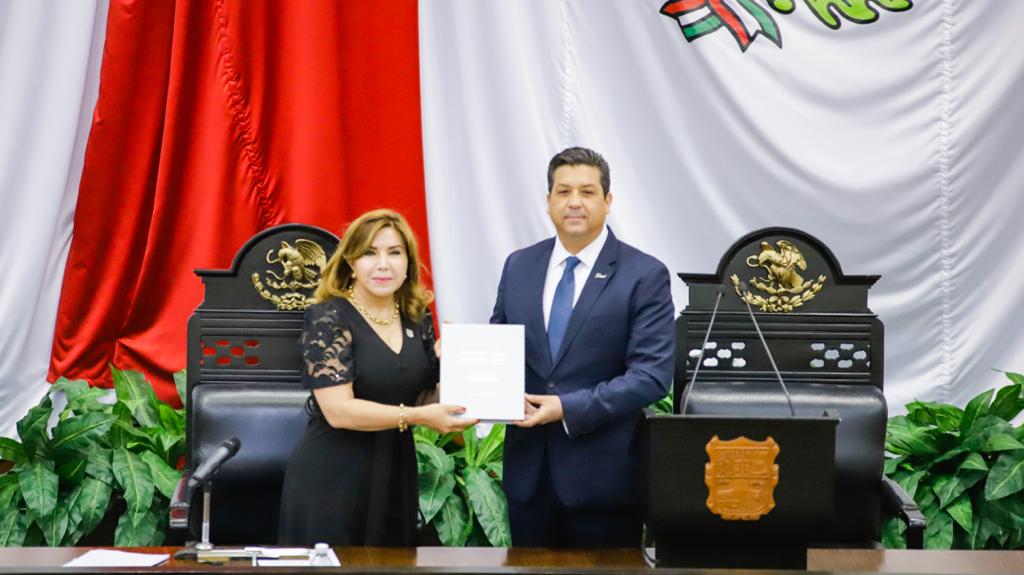 Entrega Cabeza de Vaca por escrito 4to Informe al Congreso de Tamaulipas