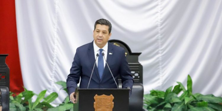 Entrega Cabeza de Vaca por escrito 4to Informe al Congreso de Tamaulipas