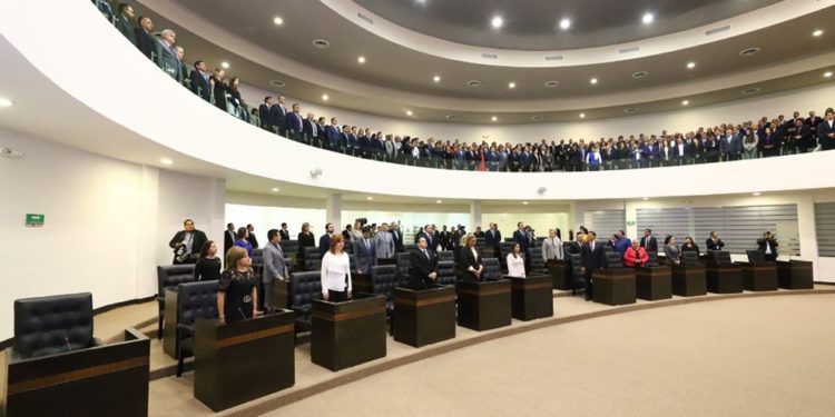 Entrega Cabeza de Vaca por escrito 4to Informe al Congreso de Tamaulipas