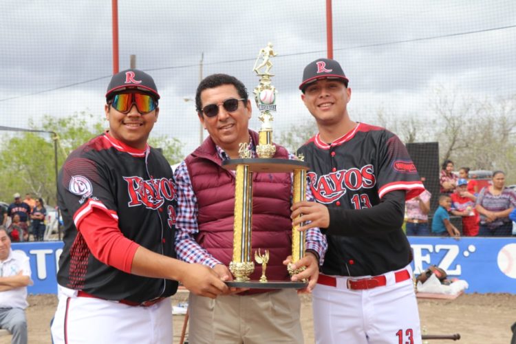 Es la mujer columna vertebral de una sociedad: Alcalde Mario López