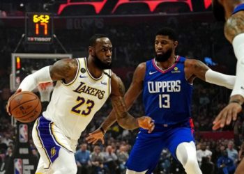 Lakers ganan duelo angelino a los Clippers