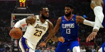 Lakers ganan duelo angelino a los Clippers