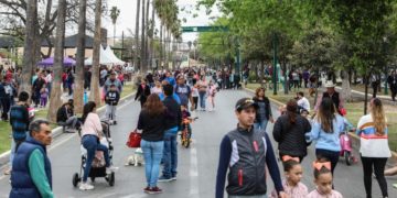 Se divierten familias neolaredenses  en ‘Domingo de Paseo por la Paseo’