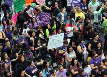 Marchan cerca de mil en Tampico contra feminicidios y volencia