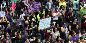 Marchan cerca de mil en Tampico contra feminicidios y volencia