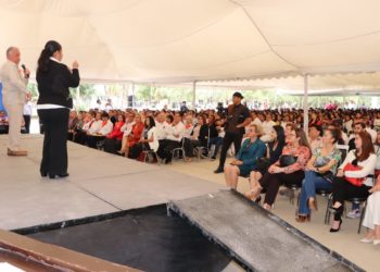 Reconoce Héctor Garza valor y gran aportación de  mujeres a la nación