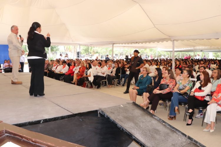 Reconoce Héctor Garza valor y gran aportación de mujeres a la nación