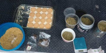 Caen dos con palomitas y galletas hechas con mariguana