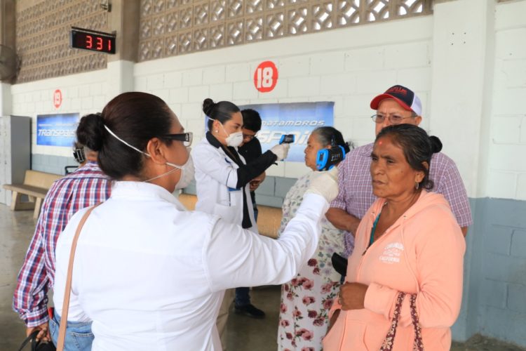 Supervisan funcionarios municipales filtros sanitarios ante COVID-19
